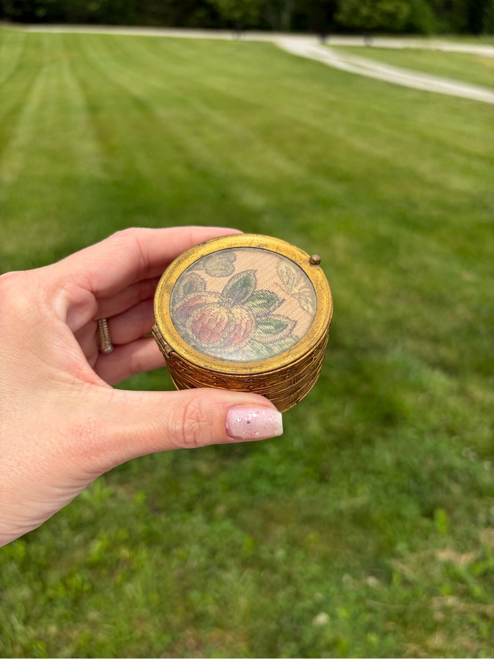 Vintage Floral Tapestry Jewelry Trinket Box Victorian Gold Tone Needlepoint - Picture 1 of 10